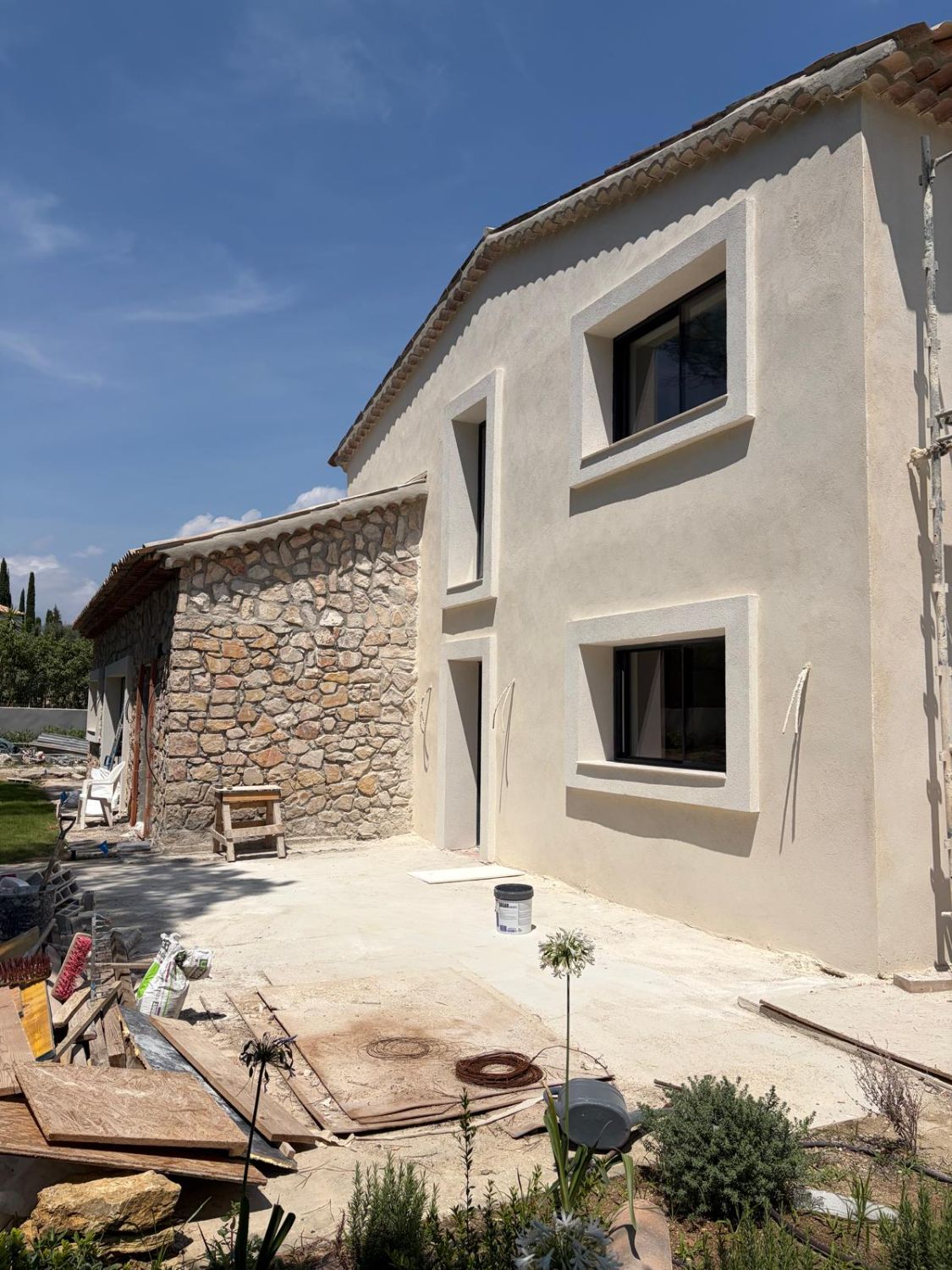 La Bastide — Pignon et enduit