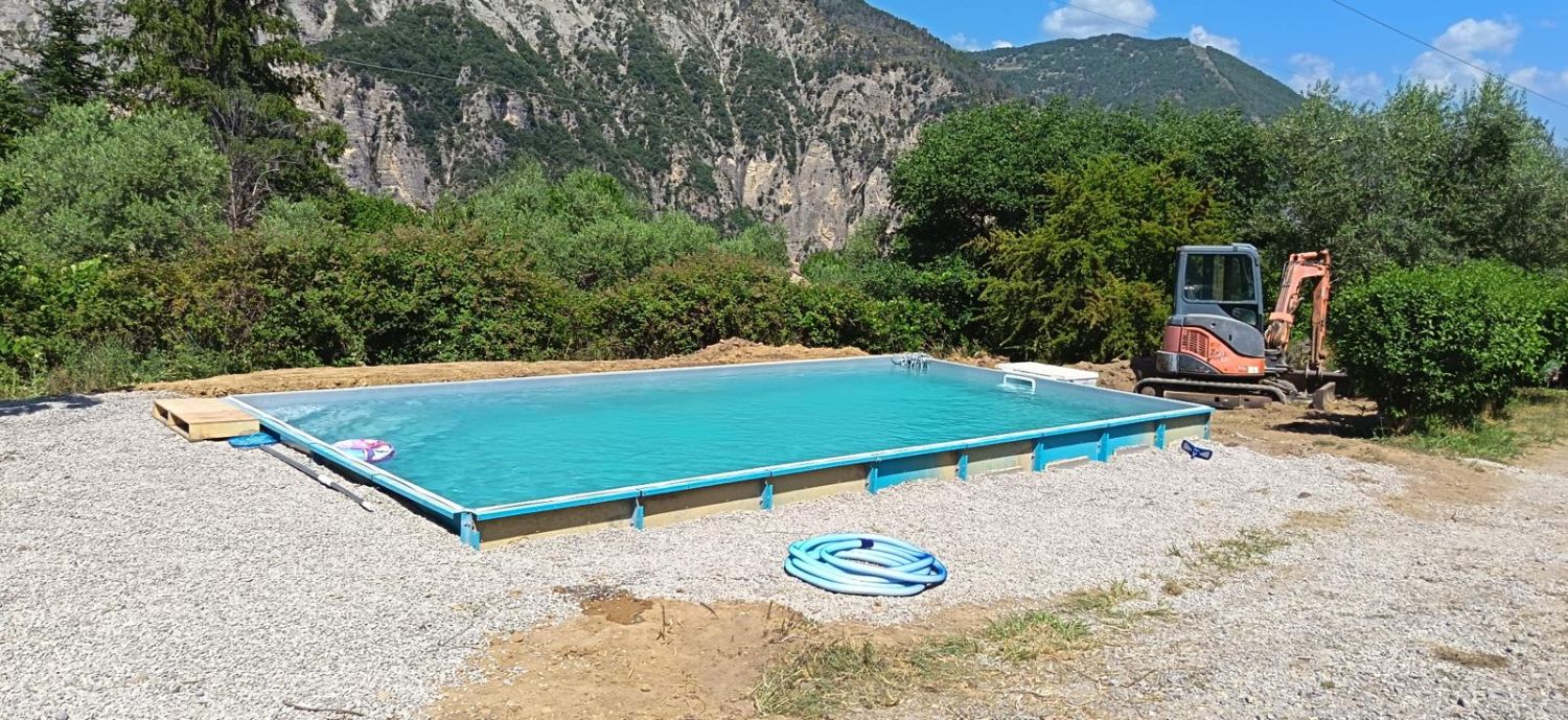 DP Piscine — Le bassin et la vallée