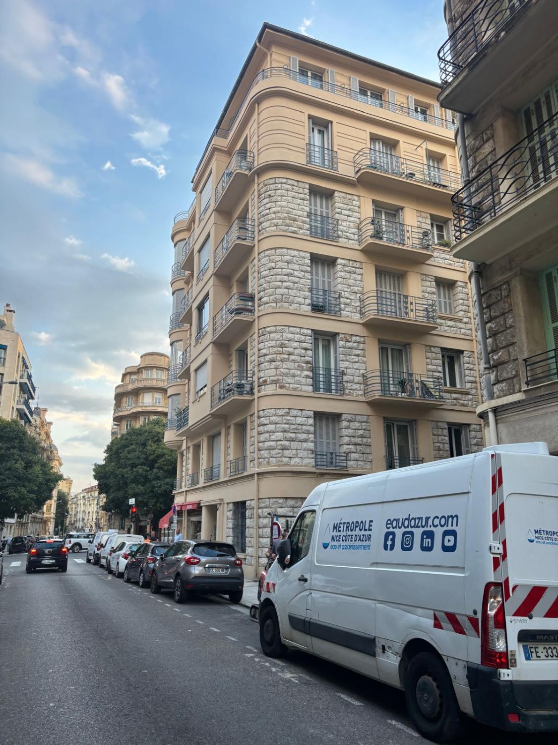 Hôtel de luxe — L’immeuble existant — façade