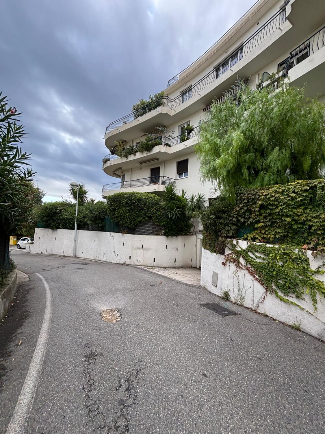 Villa Triplex — Accès et abords